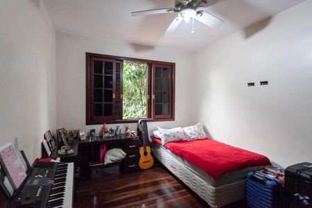 Casa à venda com 1000m², 4 quartos e 8 vagas Casa à venda com 1000m², 4 quartos e 8 vagasQuarto 2
