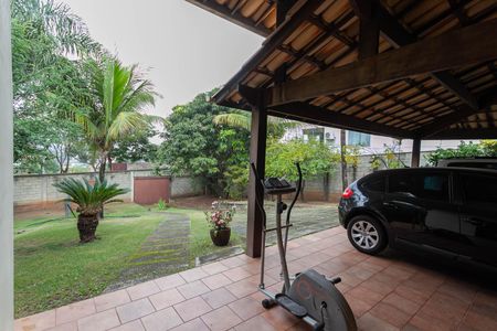 Casa à venda com 1000m², 4 quartos e 8 vagas Casa à venda com 1000m², 4 quartos e 8 vagasQuintal