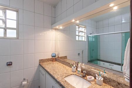 Casa à venda com 1000m², 4 quartos e 8 vagas Casa à venda com 1000m², 4 quartos e 8 vagasBanheiro da suíte