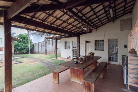 Casa à venda com 1000m², 4 quartos e 8 vagas Casa à venda com 1000m², 4 quartos e 8 vagasÁrea gourmet