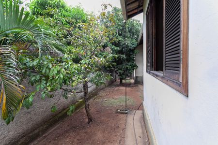 Casa à venda com 1000m², 4 quartos e 8 vagas Casa à venda com 1000m², 4 quartos e 8 vagasQuintal