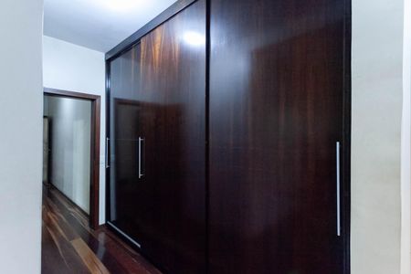 Casa à venda com 1000m², 4 quartos e 8 vagas Casa à venda com 1000m², 4 quartos e 8 vagasSuíte