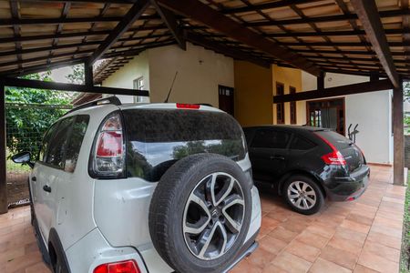 Casa à venda com 1000m², 4 quartos e 8 vagas Casa à venda com 1000m², 4 quartos e 8 vagasGaragem