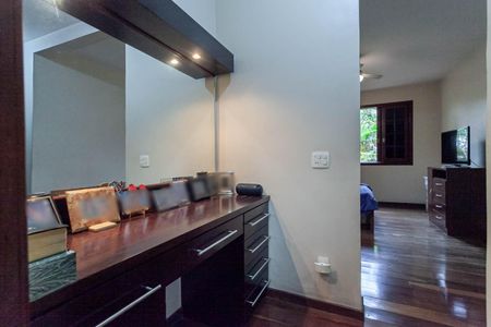 Casa à venda com 1000m², 4 quartos e 8 vagas Casa à venda com 1000m², 4 quartos e 8 vagasSuíte