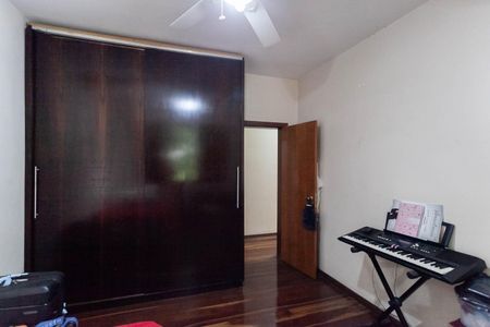 Casa à venda com 1000m², 4 quartos e 8 vagas Casa à venda com 1000m², 4 quartos e 8 vagasQuarto 2