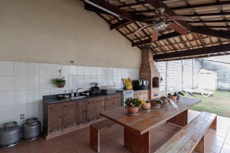 Casa à venda com 1000m², 4 quartos e 8 vagas Casa à venda com 1000m², 4 quartos e 8 vagasÁrea gourmet