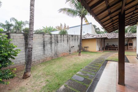 Casa à venda com 1000m², 4 quartos e 8 vagas Casa à venda com 1000m², 4 quartos e 8 vagasQuintal