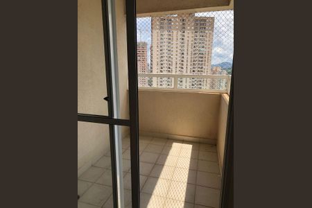 Sala de apartamento para alugar com 3 quartos, 77m² em Tamboré, Barueri