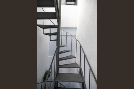 Studio à venda com 100m², 2 quartos e 1 vagaEscada de acesso