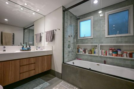 Apartamento à venda com 205m², 4 quartos e 4 vagasBanheiro da Suíte  3