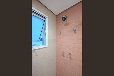 Apartamento à venda com 205m², 4 quartos e 4 vagasChuveiro do Banheiro da Suíte 2