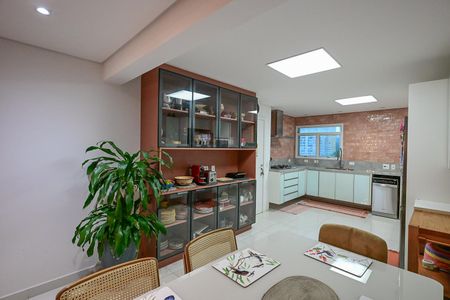 Apartamento à venda com 205m², 4 quartos e 4 vagasCozinha