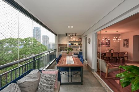 Apartamento à venda com 205m², 4 quartos e 4 vagasVaranda