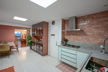 Apartamento à venda com 205m², 4 quartos e 4 vagasCozinha