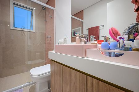 Apartamento à venda com 205m², 4 quartos e 4 vagasBanheiro Suíte 2