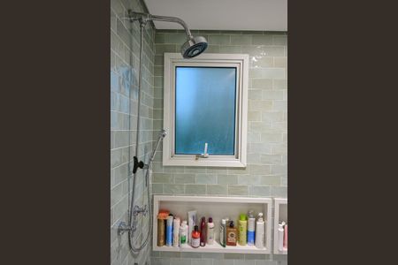 Apartamento à venda com 205m², 4 quartos e 4 vagasChuveiro do banheiro da Suíte 3