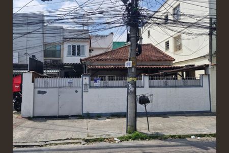 Casa para alugar com 150m², 3 quartos e 2 vagas Casa para alugar com 150m², 3 quartos e 2 vagasFachada
