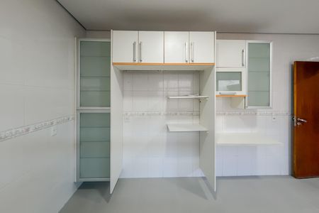 Casa para alugar com 70m², 2 quartos e 2 vagas Casa para alugar com 70m², 2 quartos e 2 vagasCozinha