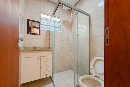 Casa para alugar com 70m², 2 quartos e 2 vagas Casa para alugar com 70m², 2 quartos e 2 vagasBanheiro da Suíte 2