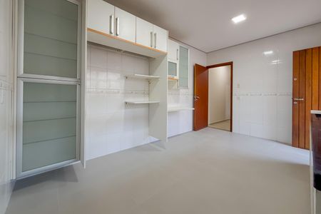 Casa para alugar com 70m², 2 quartos e 2 vagas Casa para alugar com 70m², 2 quartos e 2 vagasCozinha