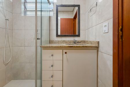 Casa para alugar com 70m², 2 quartos e 2 vagas Casa para alugar com 70m², 2 quartos e 2 vagasBanheiro da Suíte 1