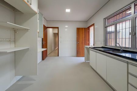 Casa para alugar com 70m², 2 quartos e 2 vagas Casa para alugar com 70m², 2 quartos e 2 vagasCozinha