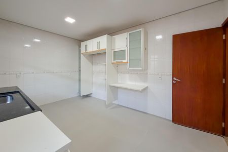 Casa para alugar com 70m², 2 quartos e 2 vagas Casa para alugar com 70m², 2 quartos e 2 vagasCozinha