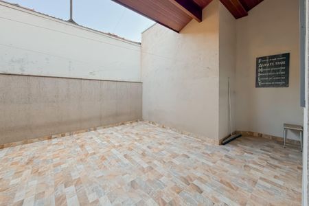 Casa para alugar com 70m², 2 quartos e 2 vagas Casa para alugar com 70m², 2 quartos e 2 vagasÁrea Externa