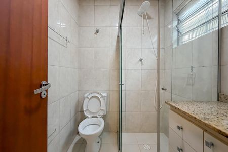 Casa para alugar com 70m², 2 quartos e 2 vagas Casa para alugar com 70m², 2 quartos e 2 vagasBanheiro da Suíte 1