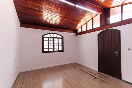 Casa à venda com 220m², 4 quartos e 2 vagas