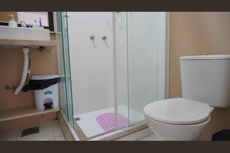 Banheiro suite 1 de casa de condomínio à venda com 3 quartos, 87m² em Vila Nova, Porto Alegre