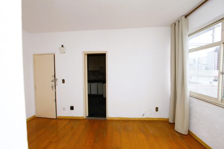Apartamento para alugar com 74m², 2 quartos e 1 vagaSala