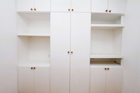 Apartamento para alugar com 74m², 2 quartos e 1 vagaQuarto 2 - Armários