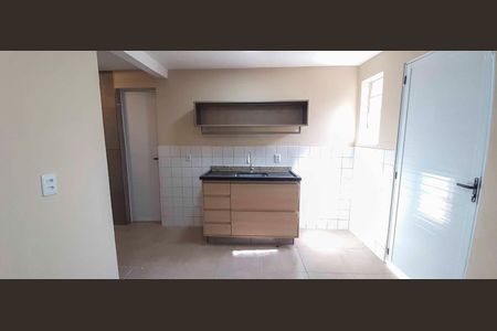 Cozinha de casa para alugar com 1 quarto, 10m² em Vila Yolanda, Osasco