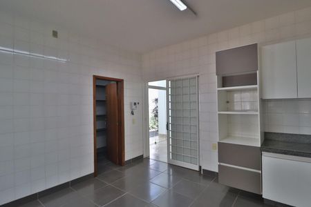 Casa para alugar com 424m², 4 quartos e 5 vagasCozinha
