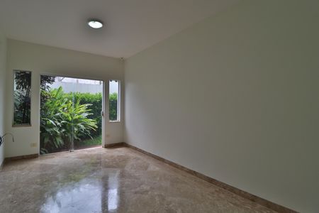 Casa para alugar com 424m², 4 quartos e 5 vagasSala