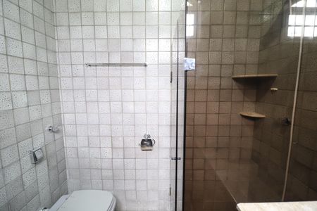 Casa para alugar com 424m², 4 quartos e 5 vagasBanheiro do Quarto 2