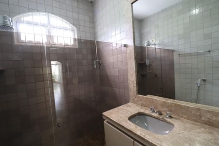 Casa para alugar com 424m², 4 quartos e 5 vagasBanheiro Social
