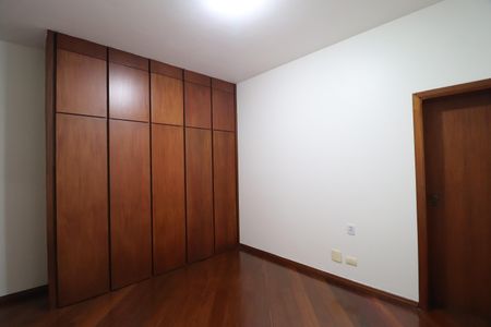 Casa para alugar com 424m², 4 quartos e 5 vagasQuarto 2 - Suíte