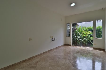Casa para alugar com 424m², 4 quartos e 5 vagasSala
