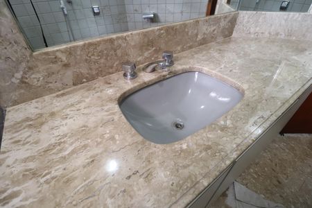 Casa para alugar com 424m², 4 quartos e 5 vagasBanheiro Social