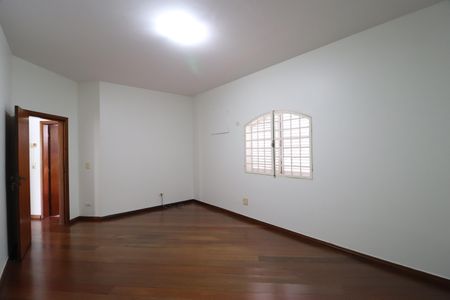 Casa para alugar com 424m², 4 quartos e 5 vagasQuarto 3 - Suíte