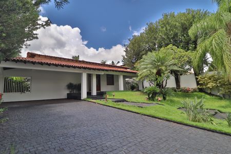 Casa para alugar com 424m², 4 quartos e 5 vagasFachada