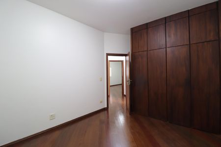 Quarto 1 de casa para alugar com 4 quartos, 424m² em Morada da Colina, Uberlândia