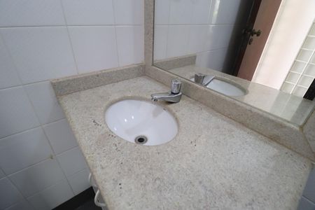 Casa para alugar com 424m², 4 quartos e 5 vagasBanheiro