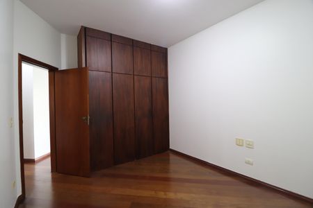Casa para alugar com 424m², 4 quartos e 5 vagasQuarto 1