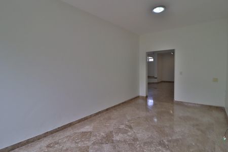 Casa para alugar com 424m², 4 quartos e 5 vagasSala