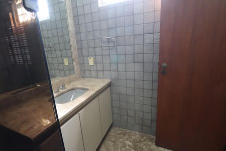 Casa para alugar com 424m², 4 quartos e 5 vagasBanheiro do Quarto 2