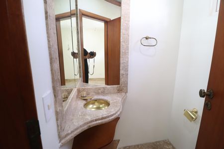 Casa para alugar com 424m², 4 quartos e 5 vagasLavabo