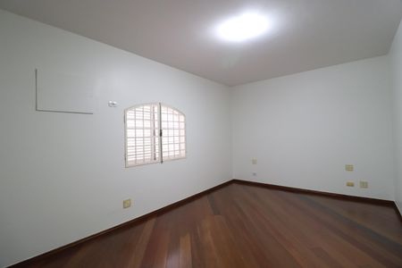 Casa para alugar com 424m², 4 quartos e 5 vagasQuarto 3 - Suíte